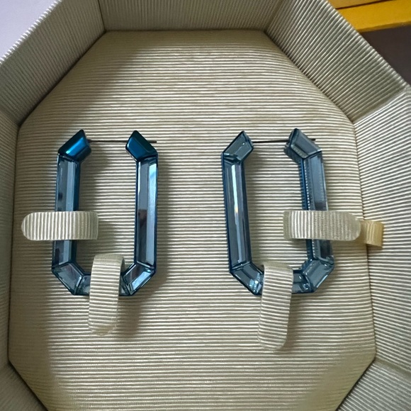 Stunning SWAROVSKI blue lucent hoop earrings BRAND NEW - Picture 4 of 4